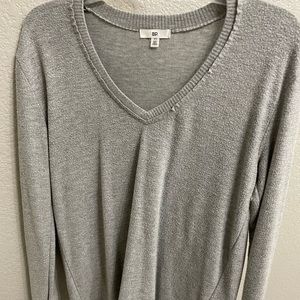 Woman’s long sleeve v-neck top